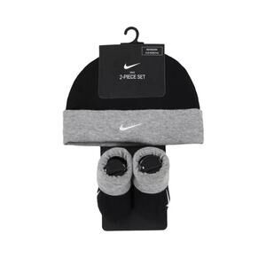 Nike Newborn 0-6 Months 2-Piece Beanie Bootie Set